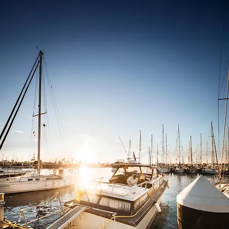Botel Alojamiento En Barco Oasis *