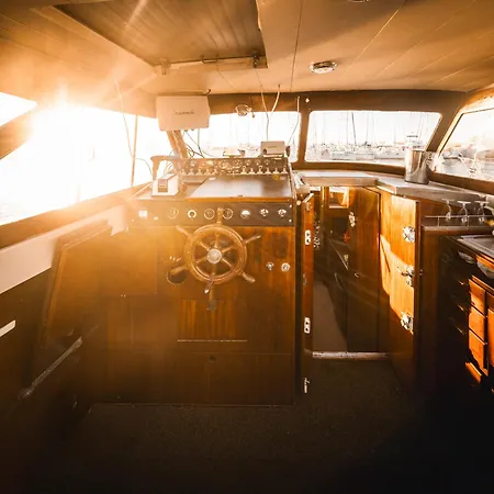 Botel Alojamiento En Barco Oasis Valenza