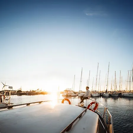 Botel Alojamiento En Barco Oasis *